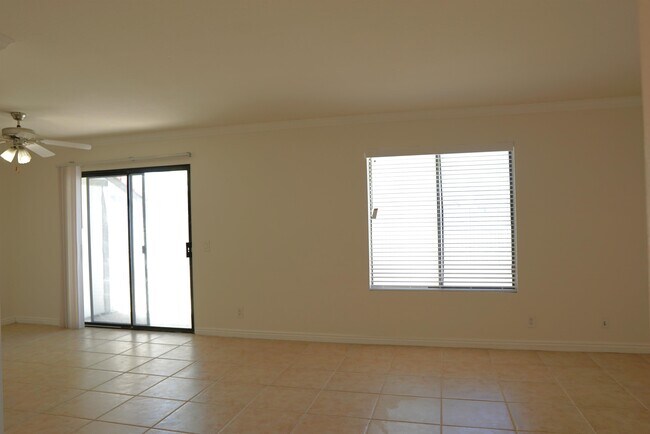 Foto del edificio - 43376 Cook St