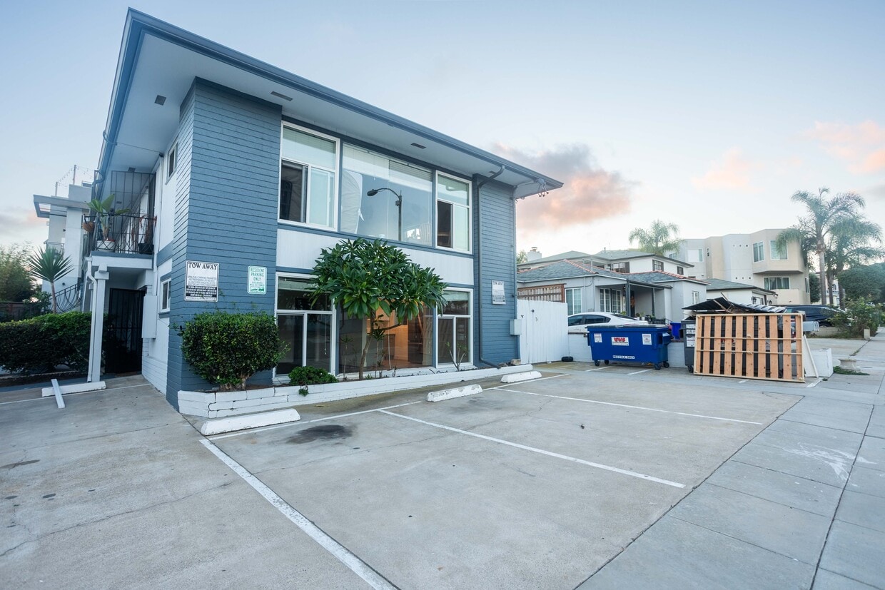 Building Photo - Bay Park Apartments