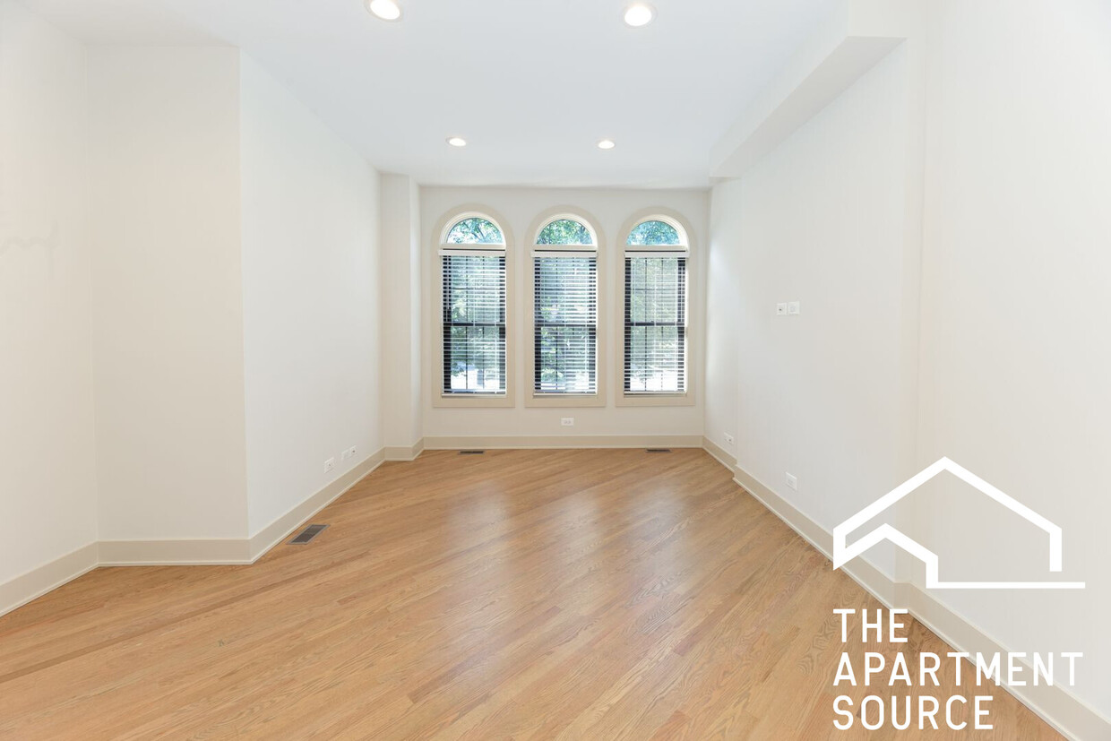 Foto principal - 1323 W Diversey Pky