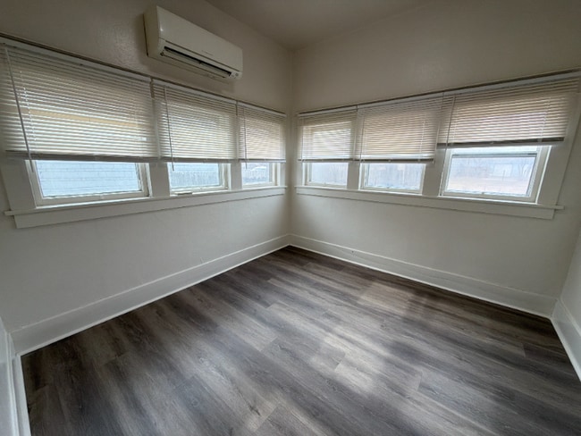 Building Photo - 1123 14th Ave