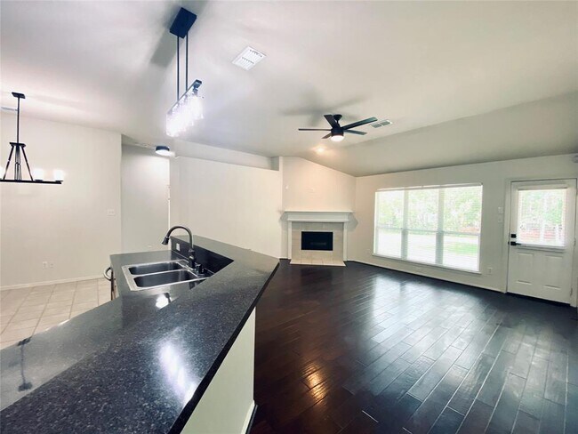 Foto del edificio - 5810 Sugar Bush Dr