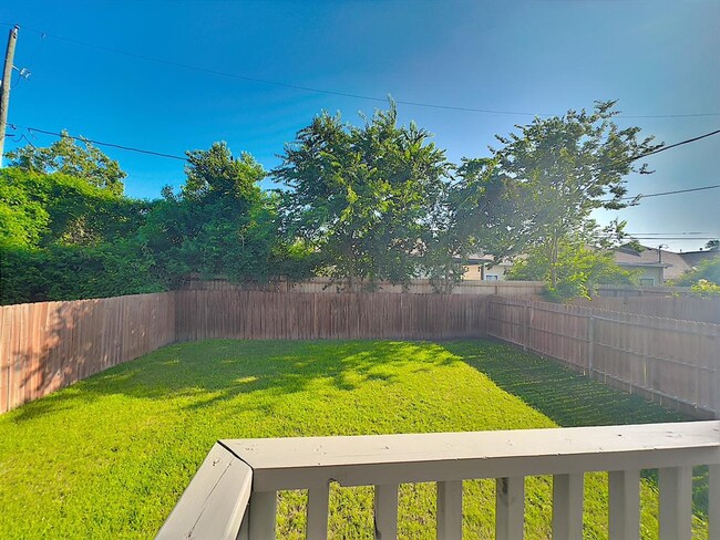 Building Photo - 418 Yale Oaks Ln