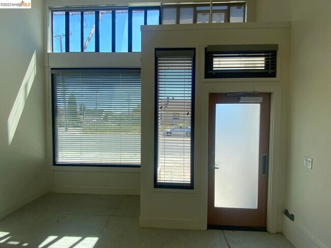 Foto del edificio - 1842 Foothill Blvd