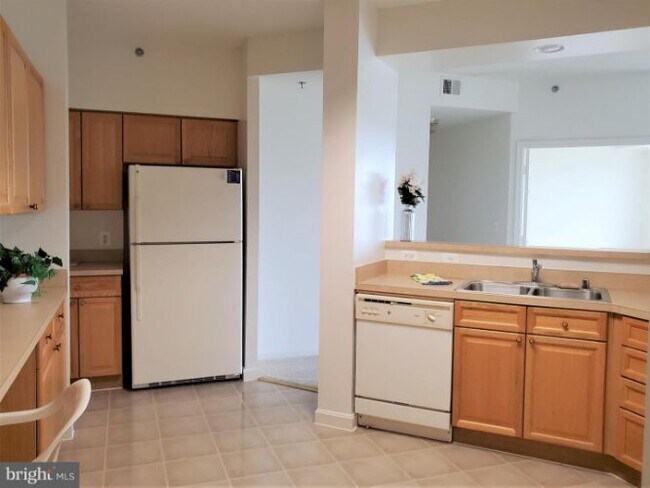 Building Photo - 3100 N Leisure World Blvd