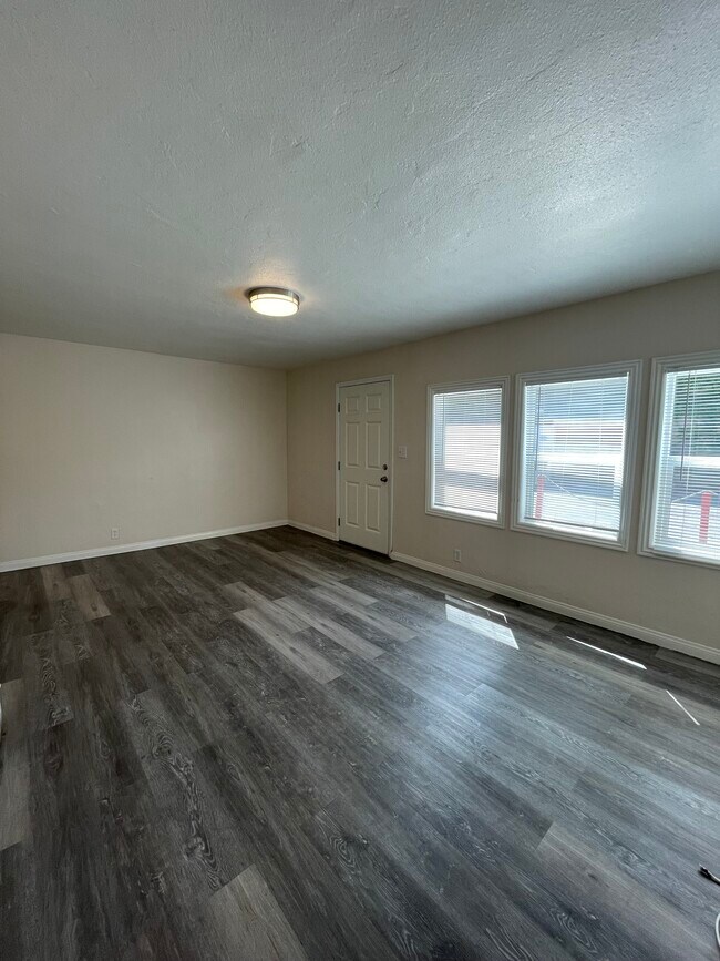 Foto del edificio - 6620 Selfland Ave