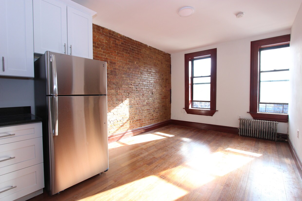 Foto principal - 144 W 109th St