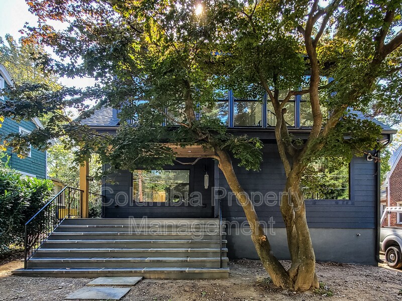 Foto principal - 3911 Kennedy St