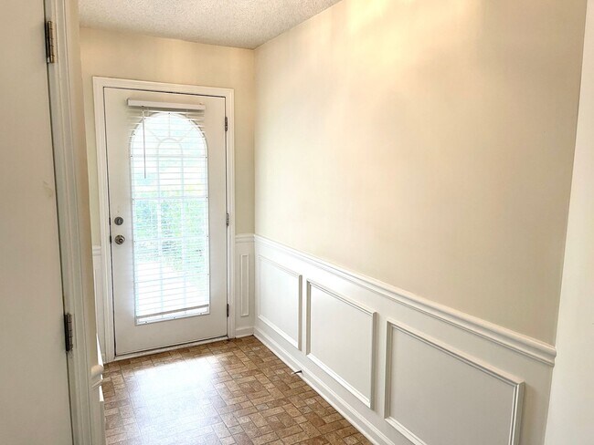 Building Photo - Introducing the Perfect 3-Bedroom 2.5-Bath...