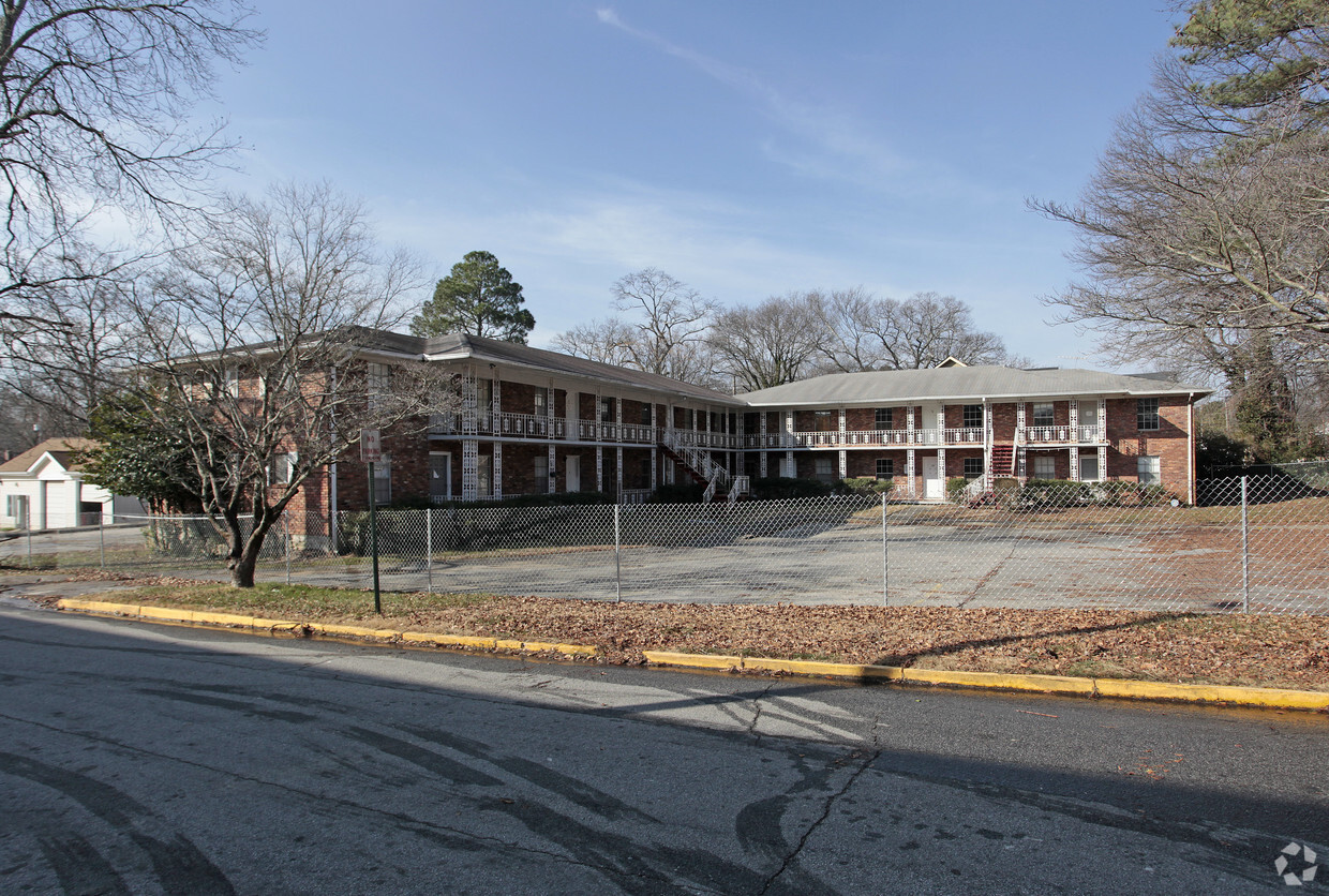 Primary Photo - 1676 Cambridge Ave