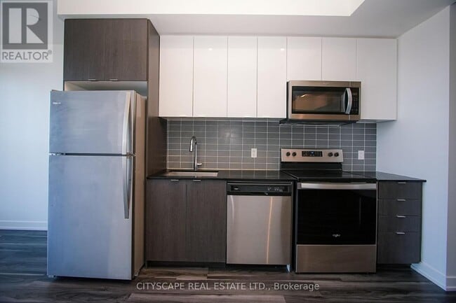 Building Photo - 859 The Queensway