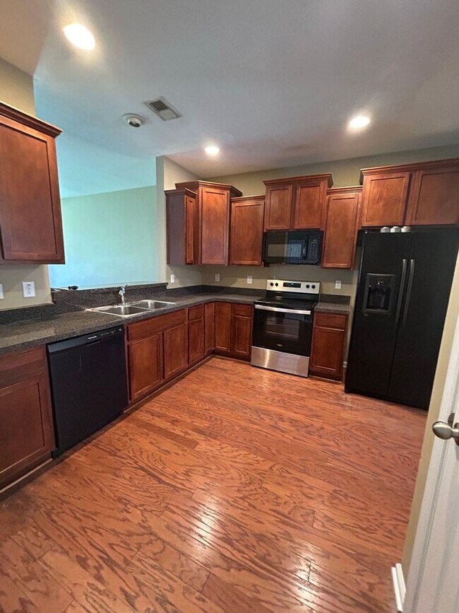 Foto del edificio - Gated Community off Central Ave in Summerv...