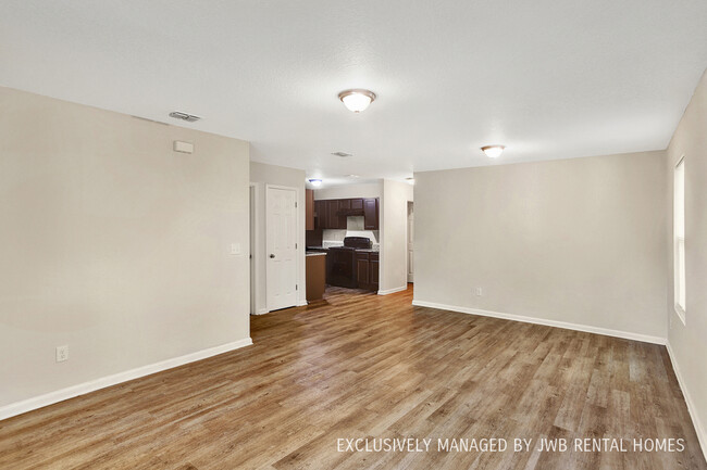 Building Photo - 862 Robinson Ave