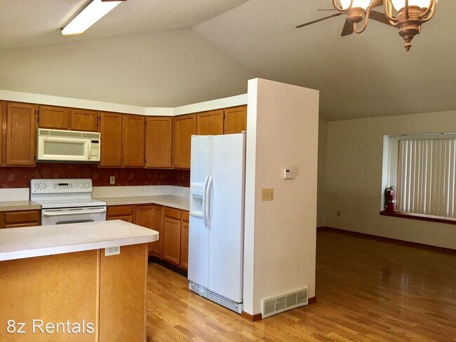 Building Photo - 4 br, 2 bath House - 1900 Hayward Place