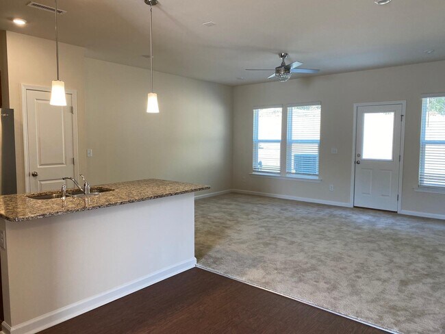 Foto del edificio - 317 White Oak Ridge Dr