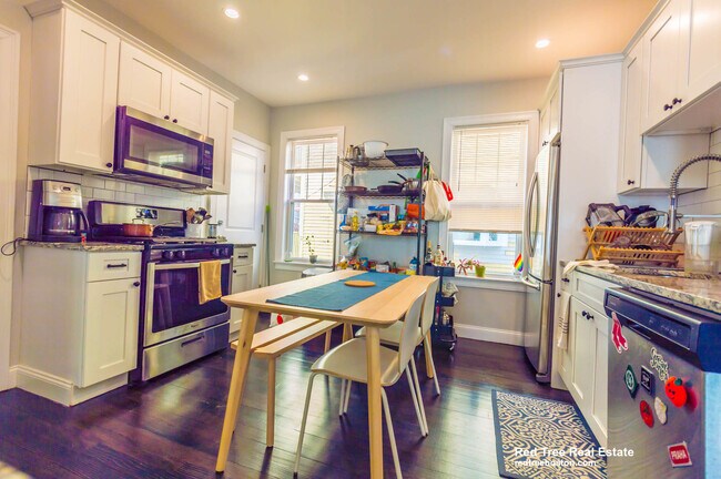 Building Photo - 31 Pleasant St