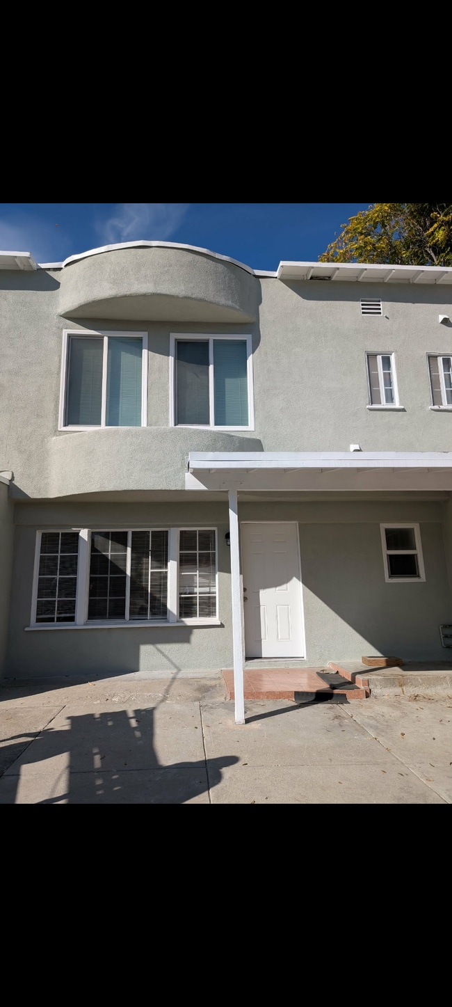 Building Photo - 827 Laveta Ter