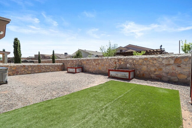 Foto del edificio - 7000 Long Meadow Dr