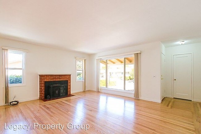 Building Photo - 2 br, 1.5 bath House - 528 Anza Street