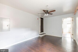 Building Photo - 507 W Girard Ave
