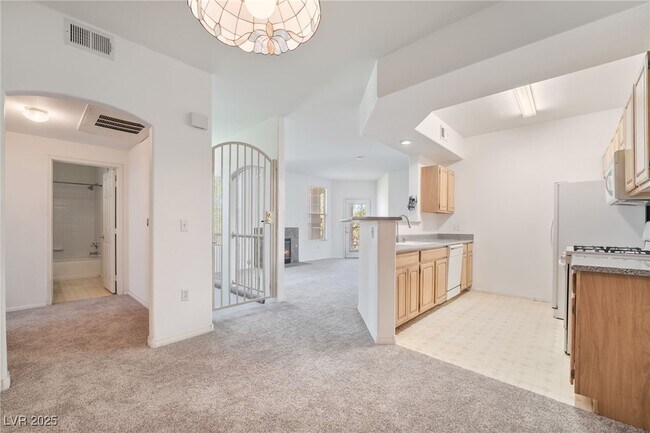 Foto del edificio - 8555 W Russell Rd