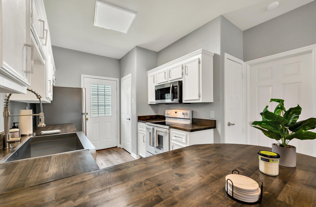 Foto principal - 1500 James Ave
