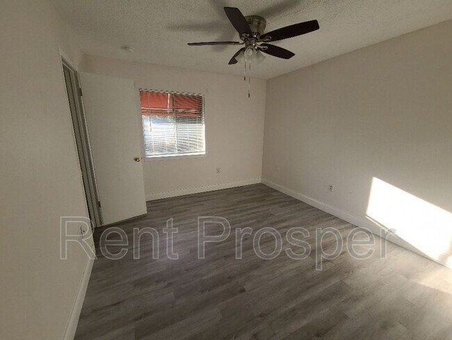 Building Photo - 4305 S Semoran Blvd