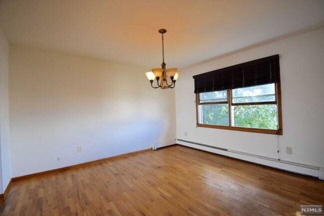 Building Photo - 2470 5th St