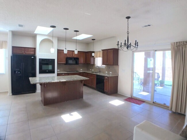 Foto del edificio - Spacious 2 bedroom home in gated 55+ Community w/ community pool in Bernalillo/Rio Rancho. Close ...