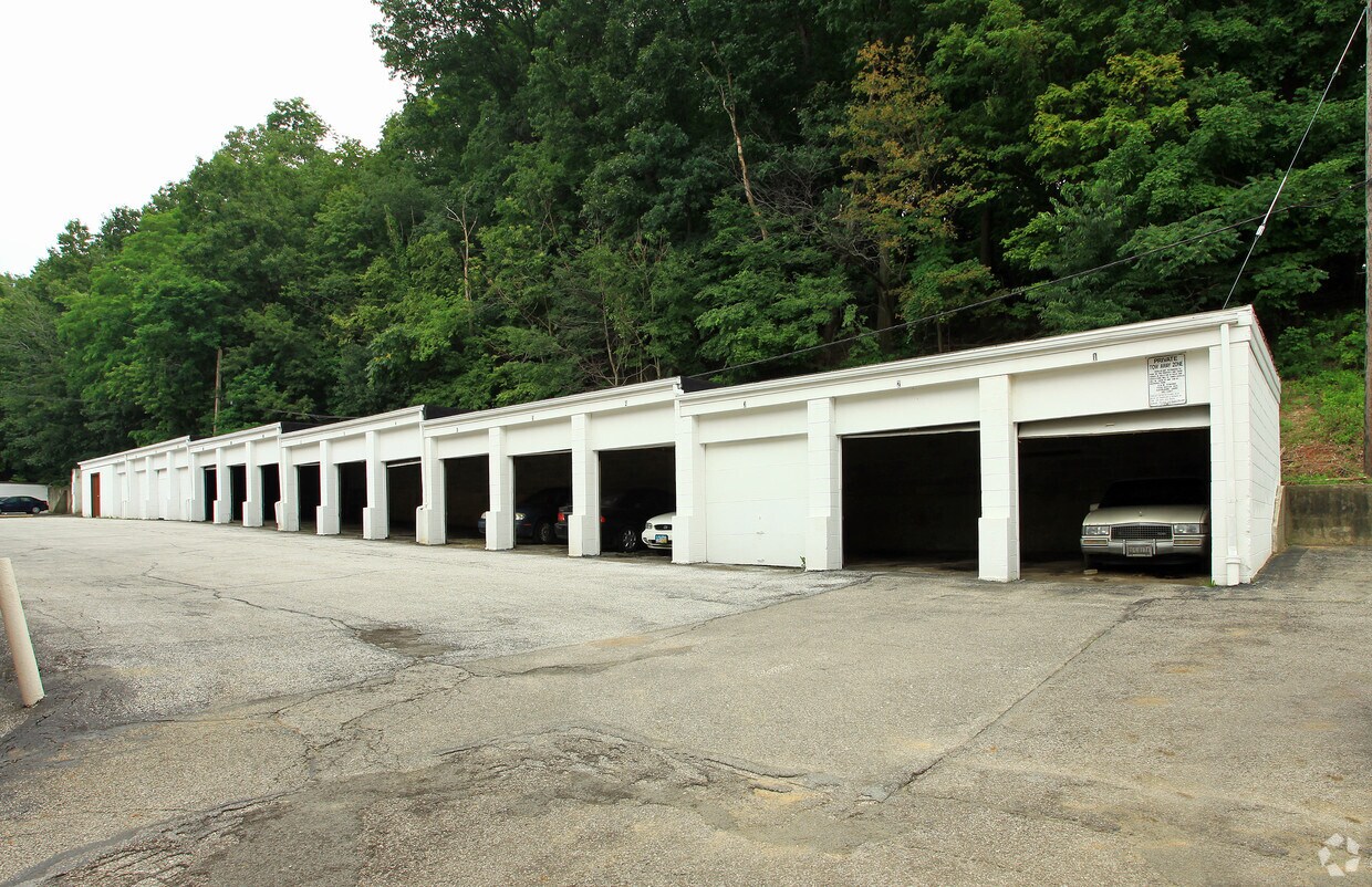Building Photo - Hillside Manor