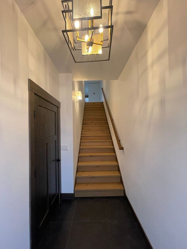 Foto del edificio - Brand New Three Story Whitefish Townhouse