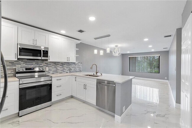 Building Photo - 11477 NW 39th Ct