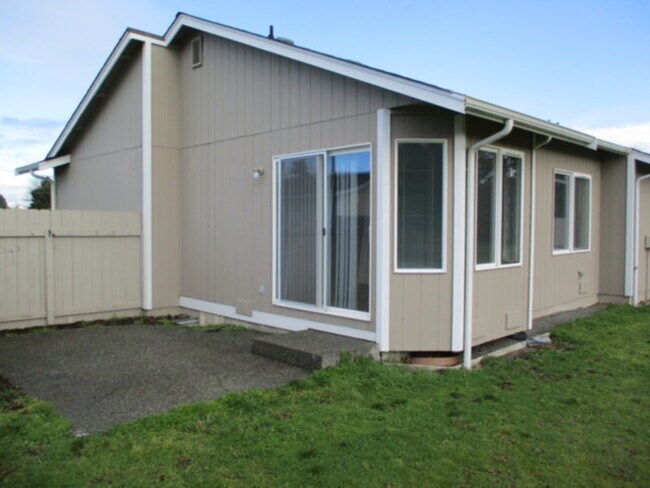 Building Photo - 332 E Silberhorn Rd