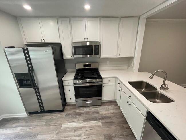 Building Photo - 2260 Newport Landing