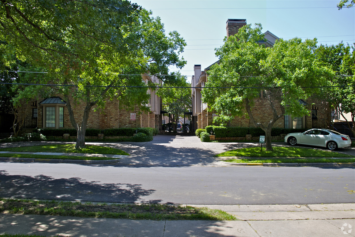 Primary Photo - Rosedale Townhomes