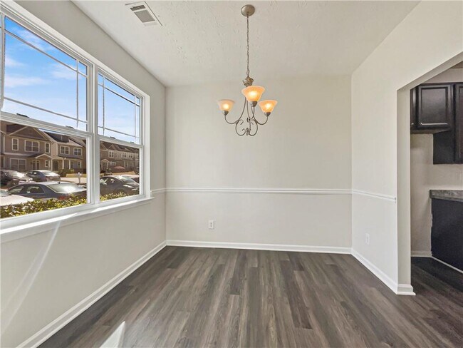 Building Photo - 6303 Ellenwood Dr