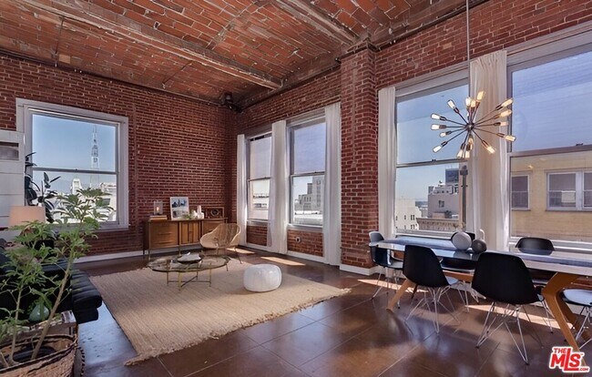 Foto del edificio - 215 W 7th St