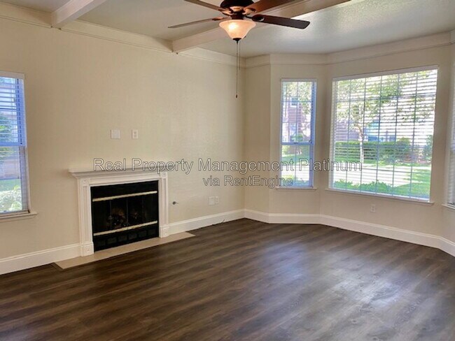 Foto del edificio - 8153 N Cedar Ave