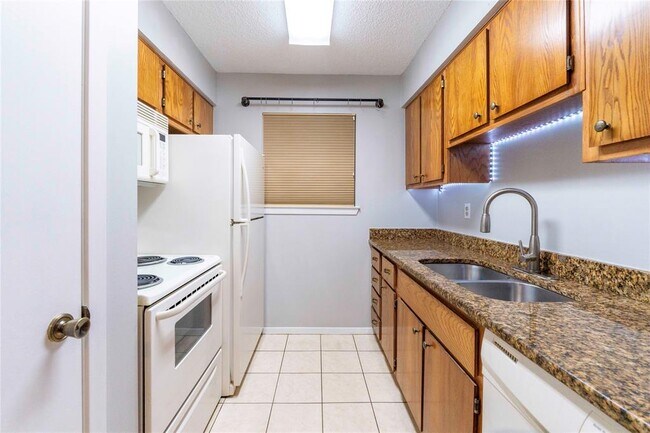Foto del edificio - 6903 Deatonhill Dr