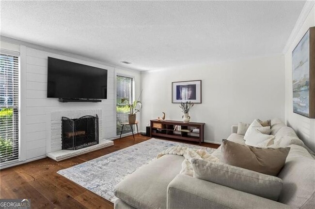 Building Photo - 1028 Riverbend Club Dr SE