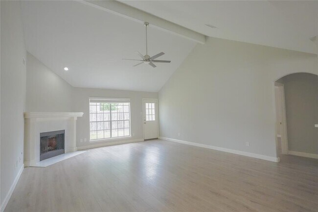 Building Photo - 21118 Highland Knolls Dr