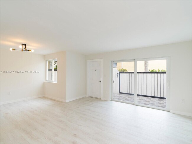 Building Photo - 4530 SW 68th Ct