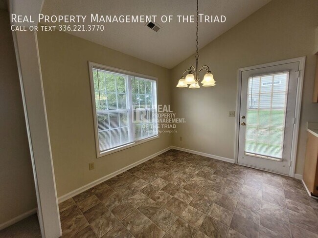 Foto del edificio - *MOVE IN SPECIAL* Beautiful 3BR/2BA Ranch ...