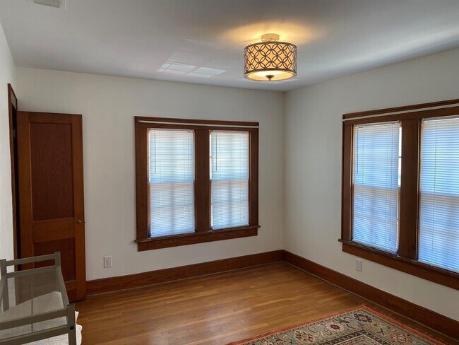 Building Photo - 806 Virginia Pl