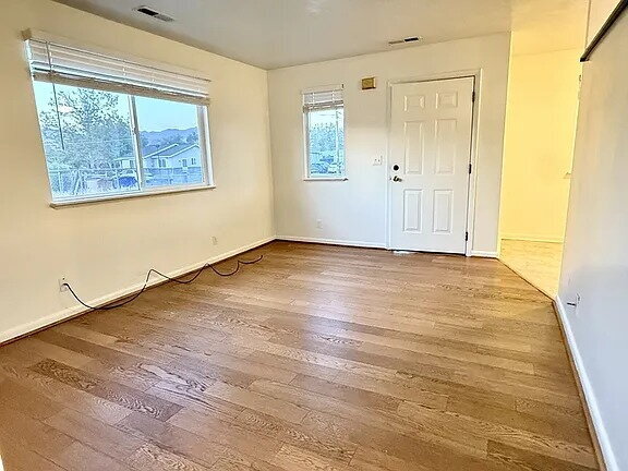 Building Photo - Adorable three bedroom home located in Salt Lake City