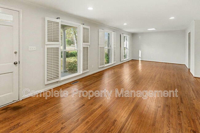 Foto del edificio - 3801 Cromwell Dr