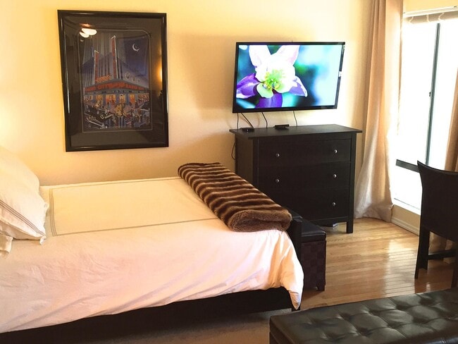 Bedroom - 950 N Kings Rd