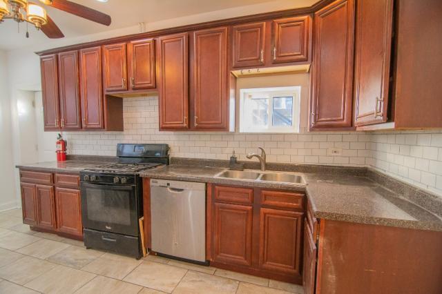 Foto del edificio - 2 bedroom in CHICAGO IL 60612