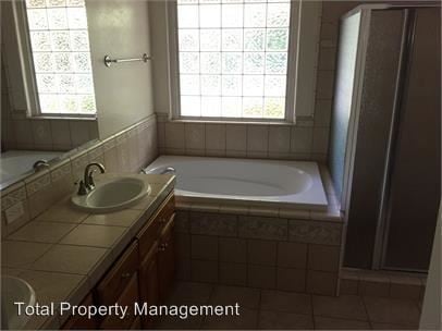 Building Photo - 3511 E Paradise Ave