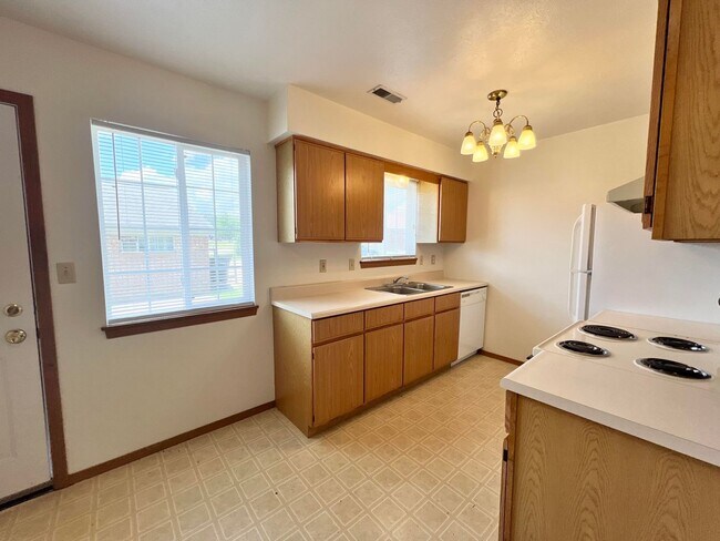 Building Photo - Wood Court Apartments