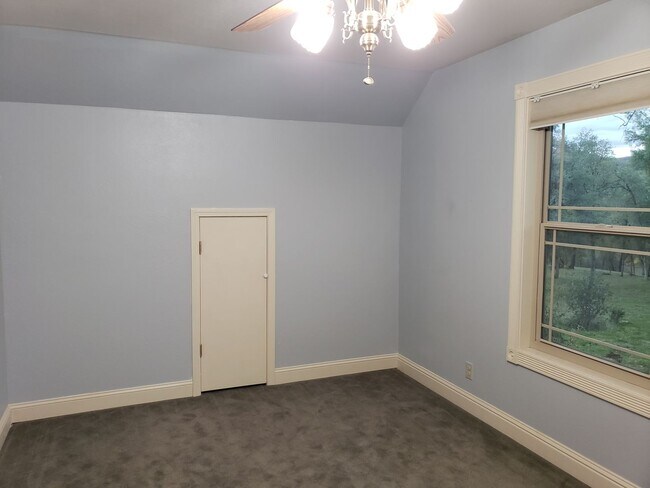 Foto del edificio - West Redding Guest House on 12 acres - UTI...